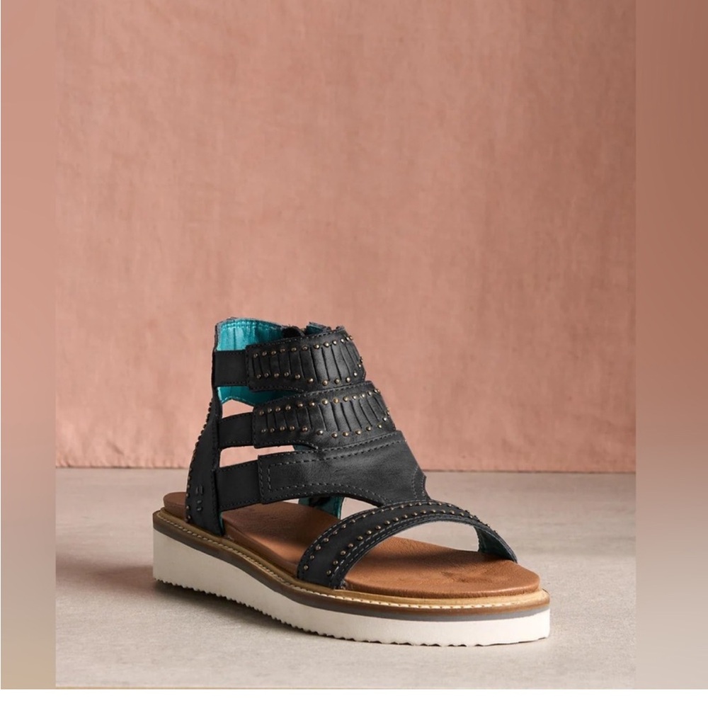 Roan floxglove sandals women’s 9
